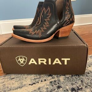 Ariat Black Ankle Boots with Intricate Stitching and Pointed Toe